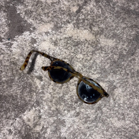 American Threads Tortoise Shell Sunglasses - Picture 3 of 3